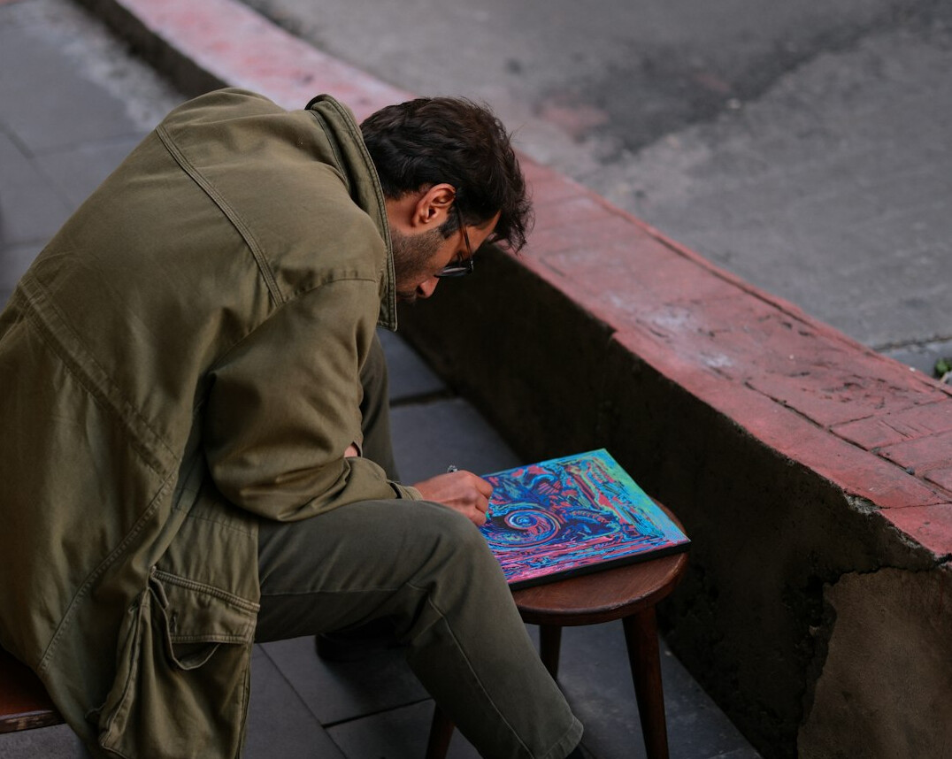 detective reading book