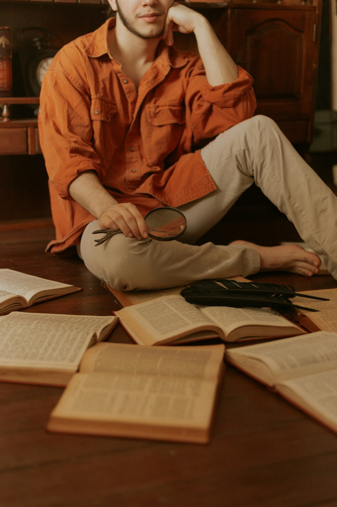 detective reading book