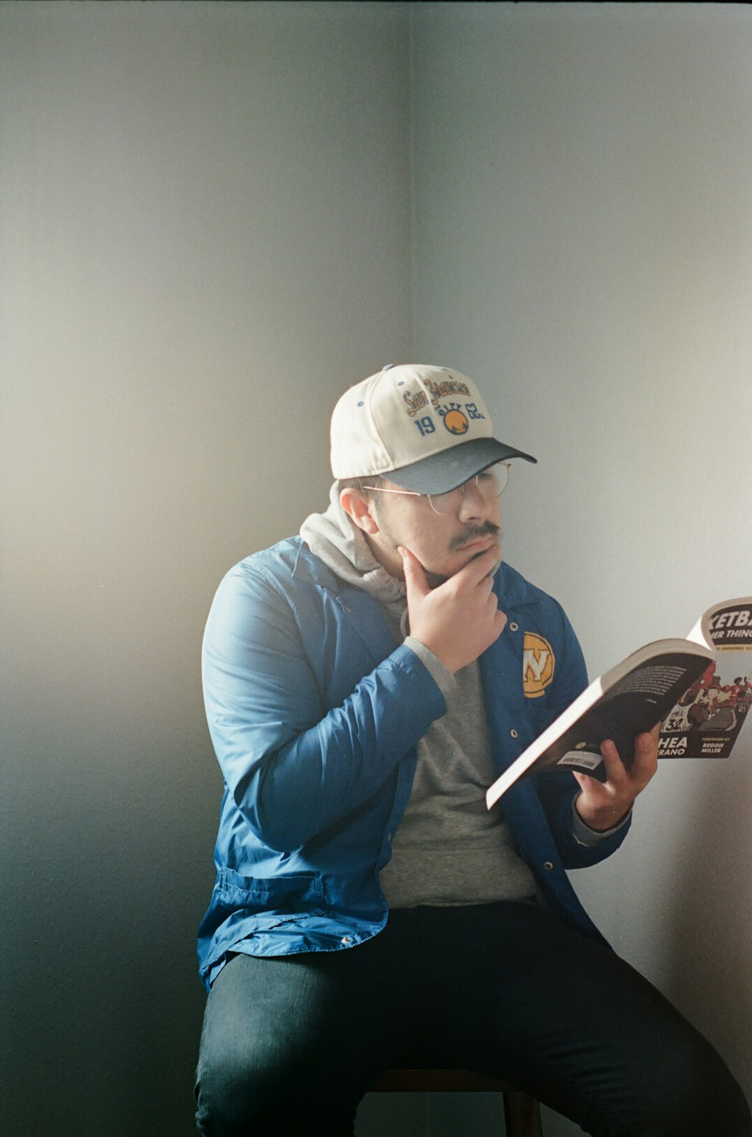detective reading book
